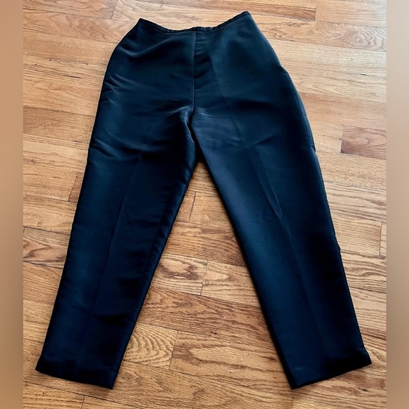 Bloomingdale’s Silk Black Slacks Pants Zip Button Size 10 P Sleek Witchy Vampire - Picture 3 of 13